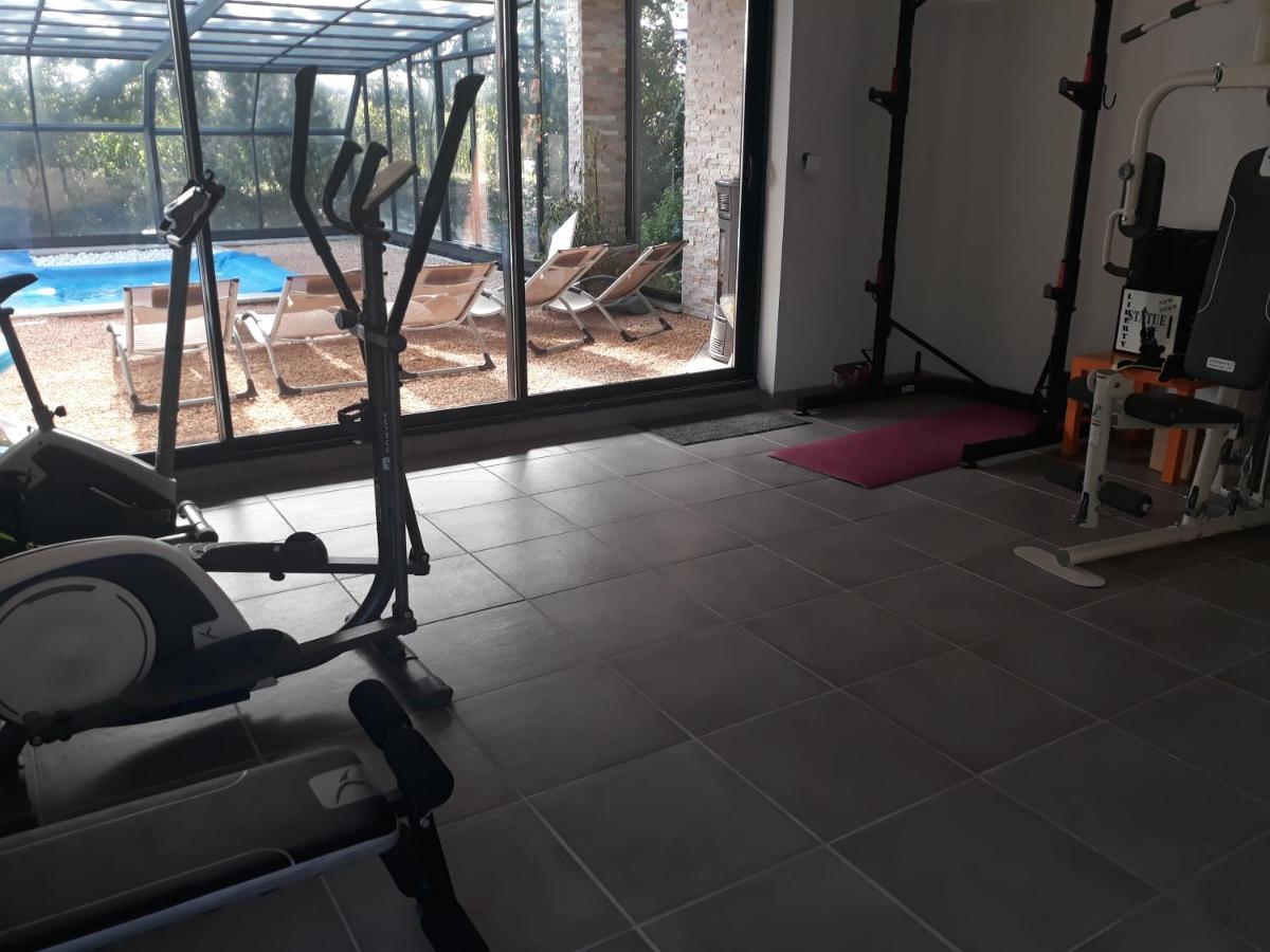 Gite dans un parc animalier avec salle de cinéma Aurice Exterior foto